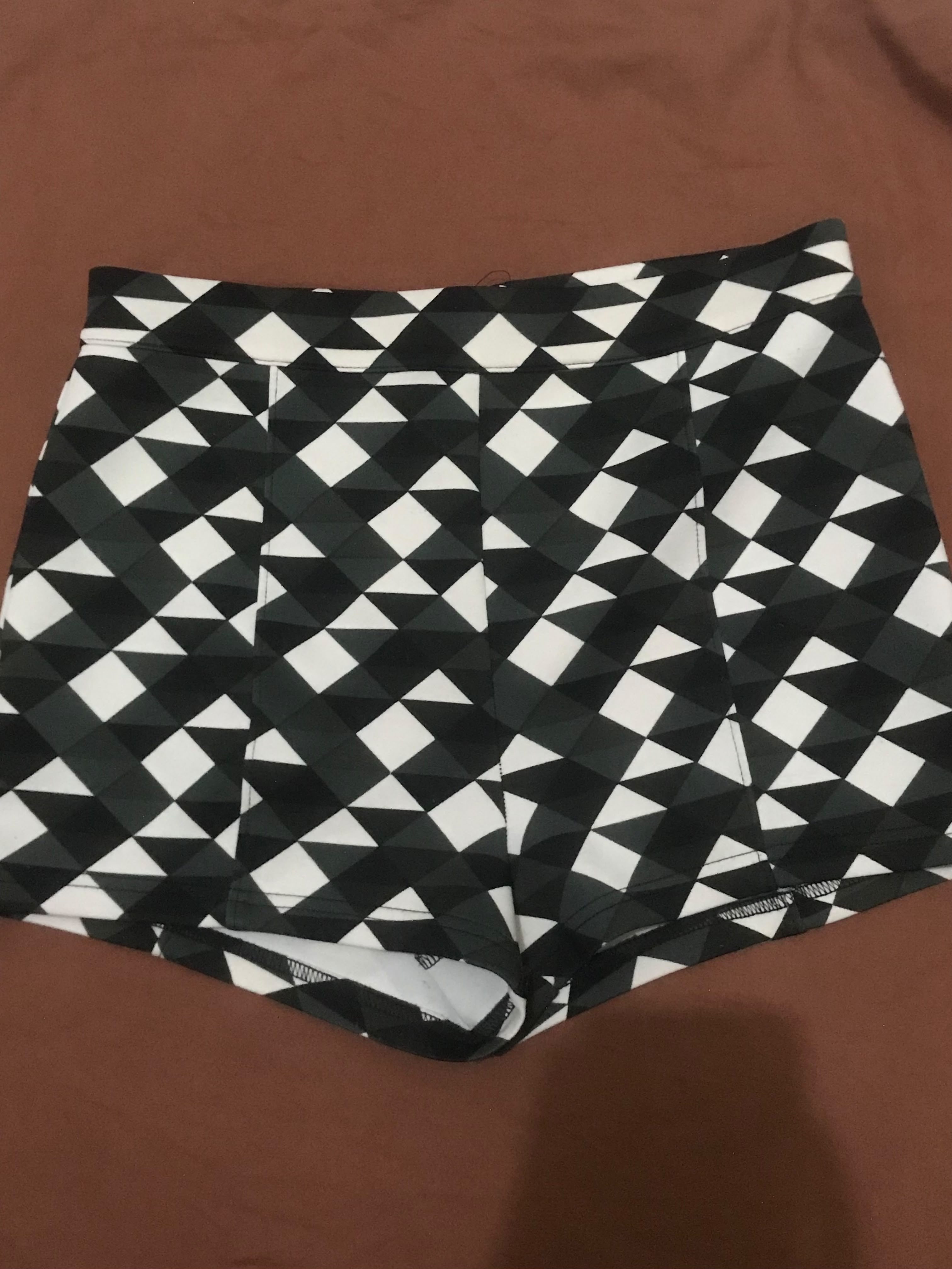 kisakuyy (a) - CELANA PENDEK MOTIF KOTAK-KOTAK